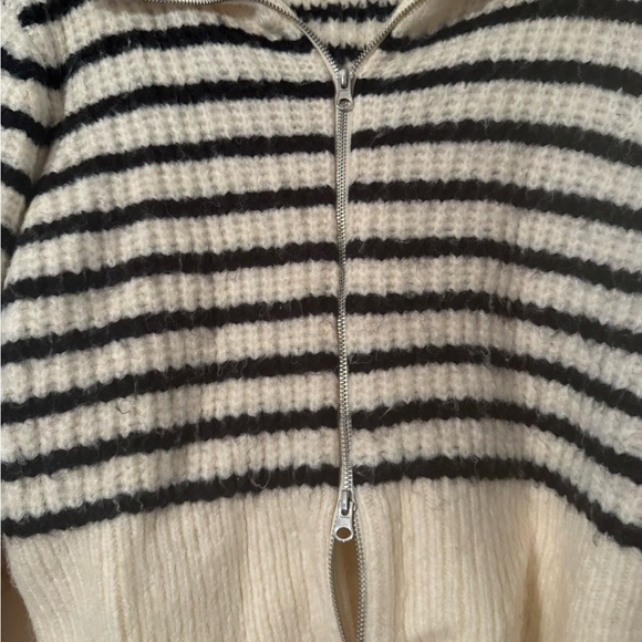 Striped Black and White Women's Sweater Size XXL - Picture 2 of 5